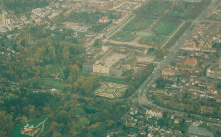  Blick auf das Ludwigsburger Schloß und Favoritepark mit Schlößchen